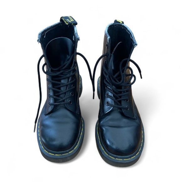 Dr. Martens iconic 1460 Black Leather Combat Boots - The Original - Women's sz 8 - Picture 5 of 9